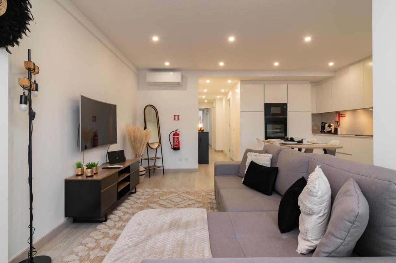 Stylish Apartment W/ River View By Lovelystay โอเอรัช ภายนอก รูปภาพ