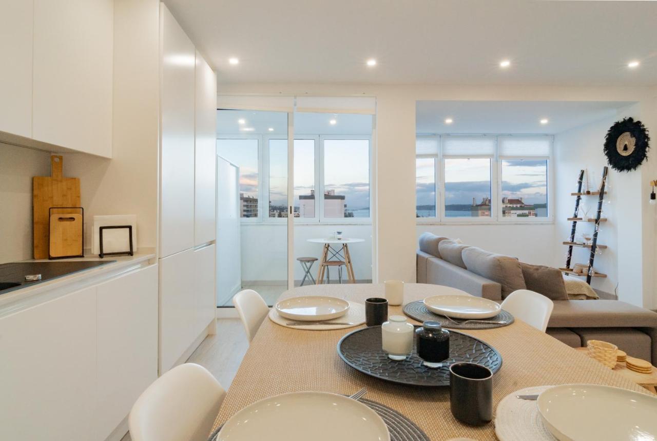 Stylish Apartment W/ River View By Lovelystay โอเอรัช ภายนอก รูปภาพ