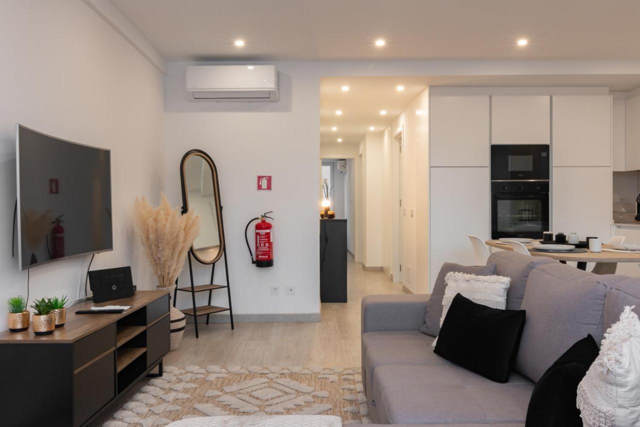 Stylish Apartment W/ River View By Lovelystay โอเอรัช ภายนอก รูปภาพ