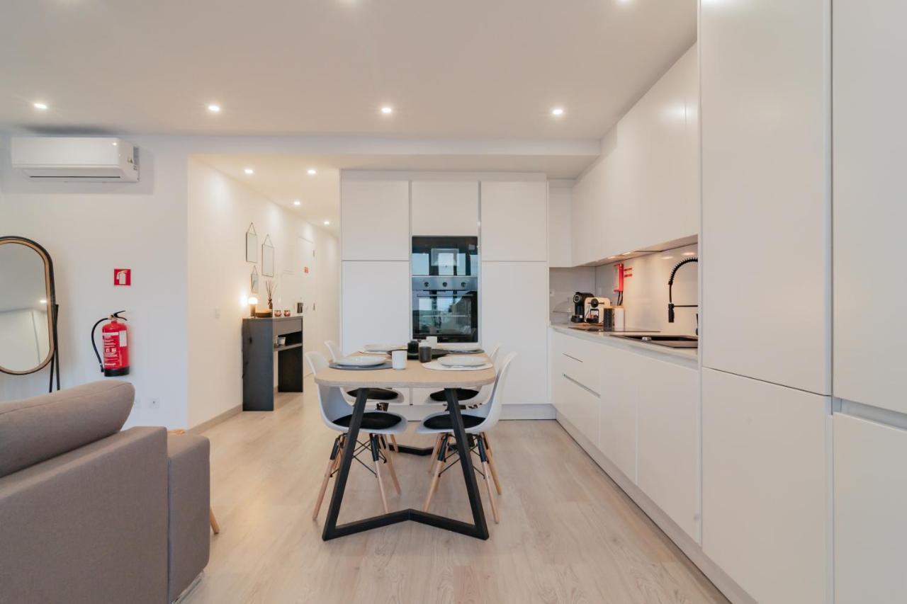 Stylish Apartment W/ River View By Lovelystay โอเอรัช ภายนอก รูปภาพ