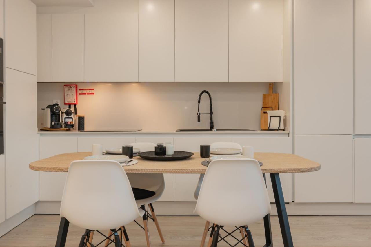 Stylish Apartment W/ River View By Lovelystay โอเอรัช ภายนอก รูปภาพ
