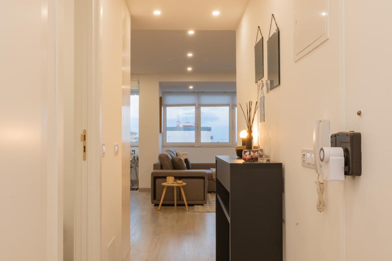 Stylish Apartment W/ River View By Lovelystay โอเอรัช ภายนอก รูปภาพ