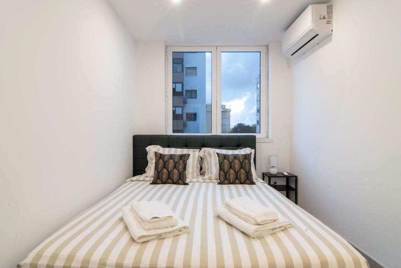 Stylish Apartment W/ River View By Lovelystay โอเอรัช ภายนอก รูปภาพ