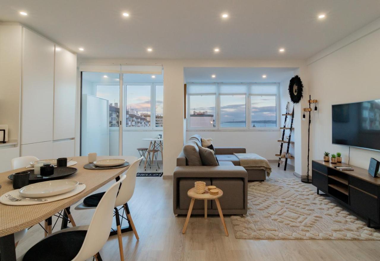 Stylish Apartment W/ River View By Lovelystay โอเอรัช ภายนอก รูปภาพ